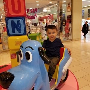 Meet your Posher, Eduardo